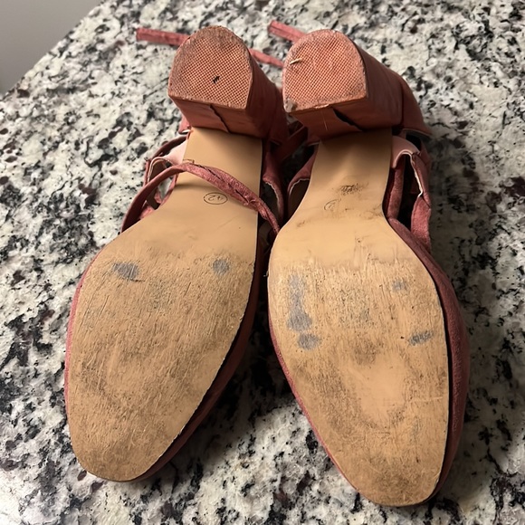 Pink suede heels - Picture 2 of 3